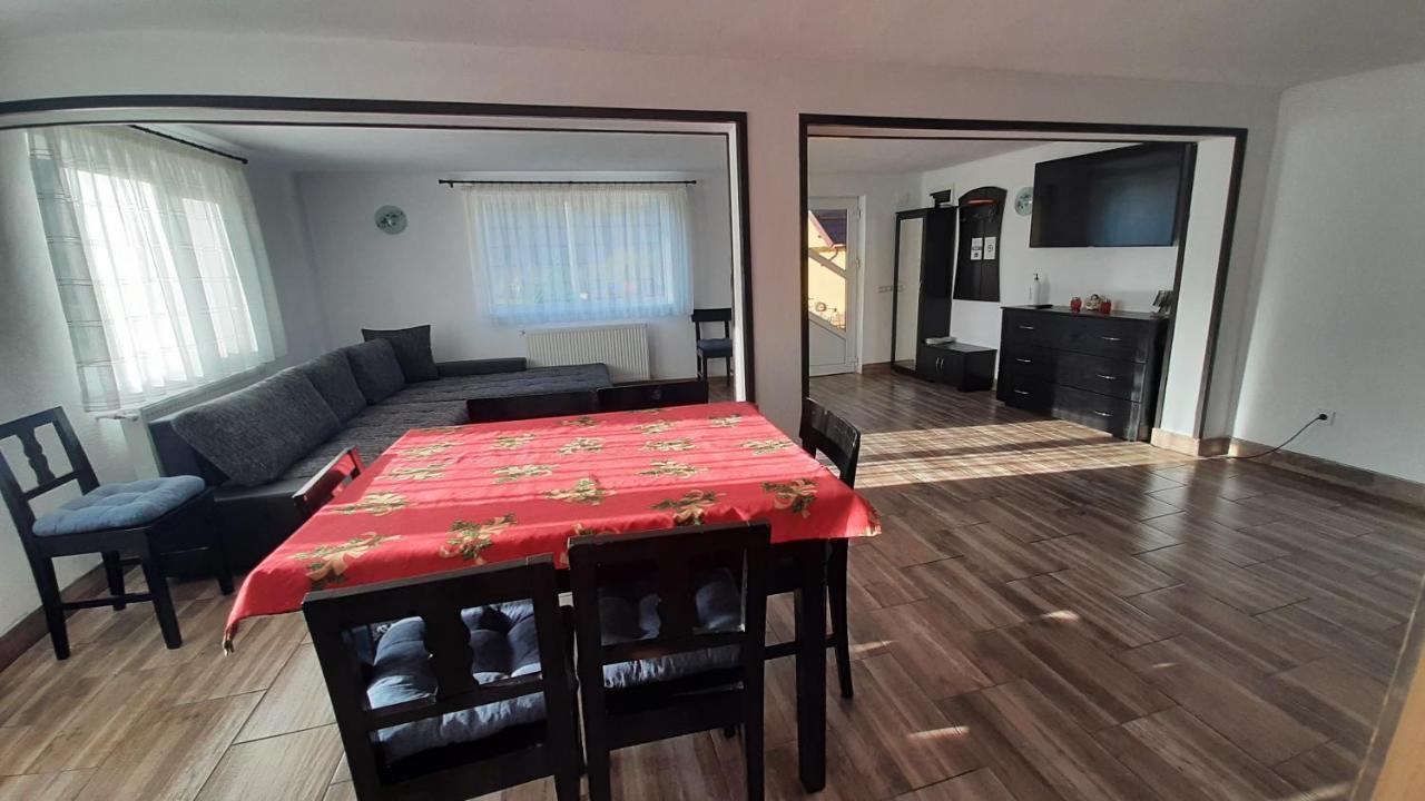 Casa In Curte La Zavate Βίλα Μπραν Εξωτερικό φωτογραφία